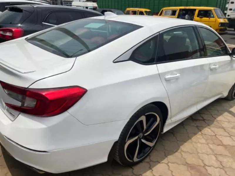 Honda Accord   - 2021