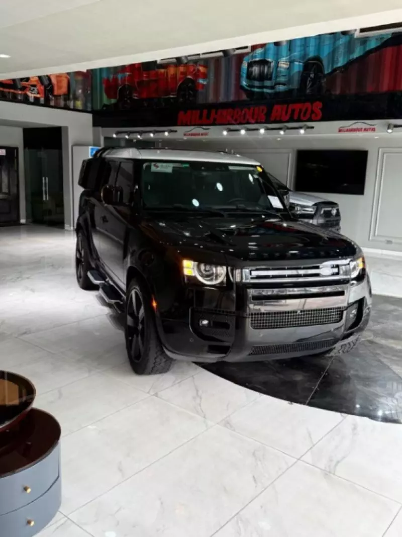 Land Rover Defender   - 2023