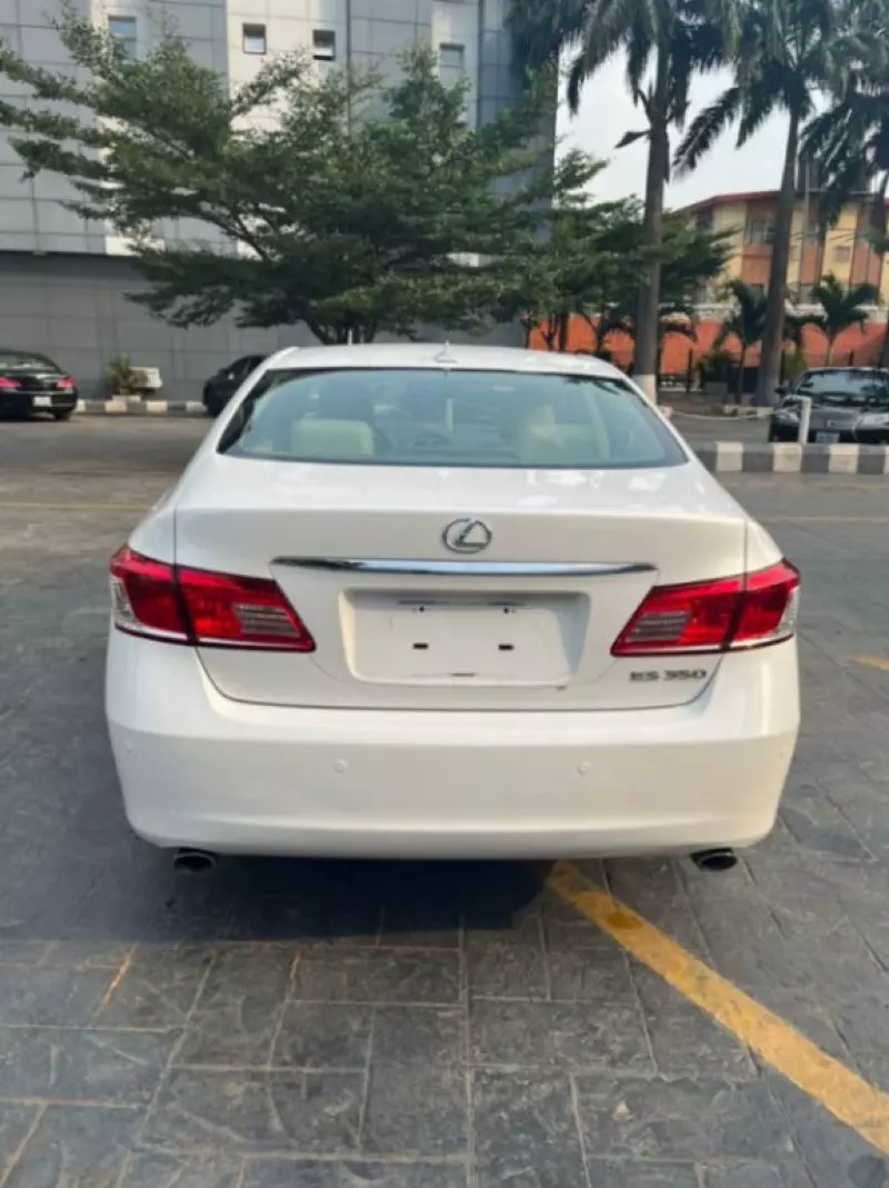 Lexus ES 350   - 2011