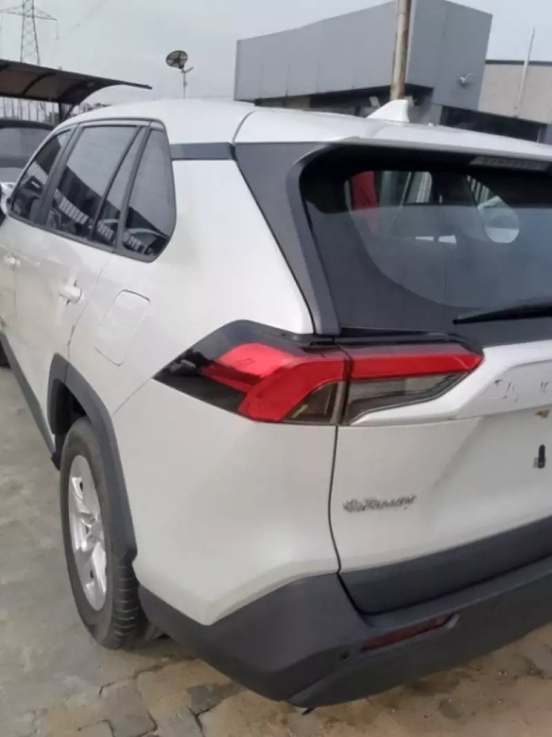 Toyota RAV 4   - 2021