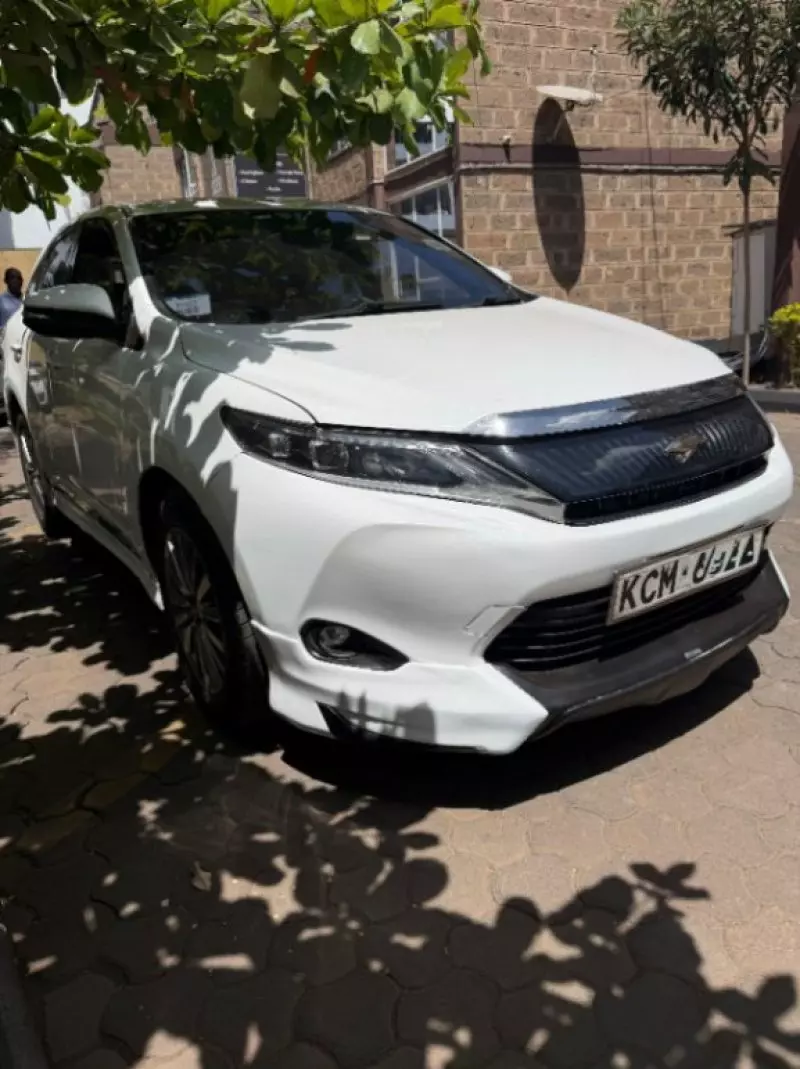 Toyota Harrier   - 2016