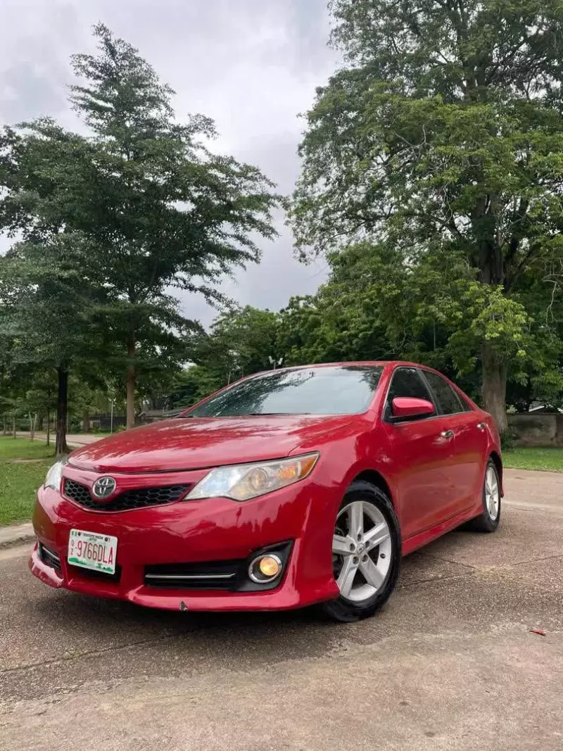 Toyota Camry   - 2013