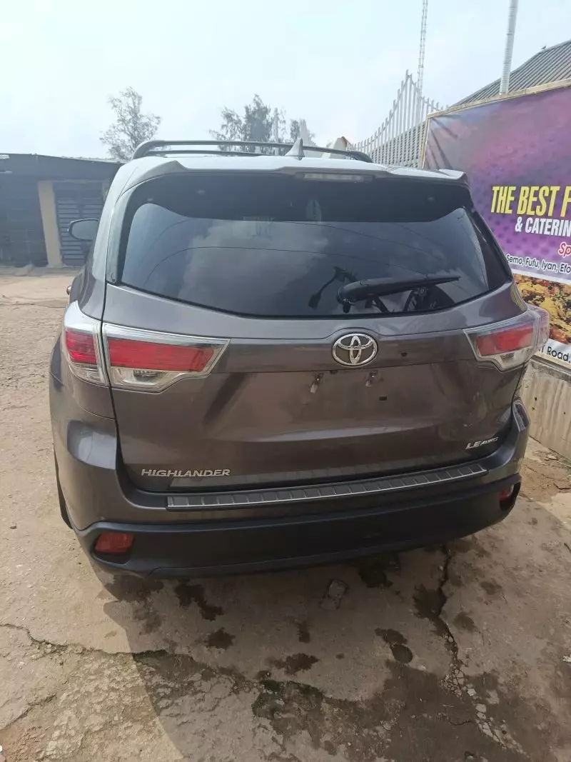 Toyota Highlander   - 2016