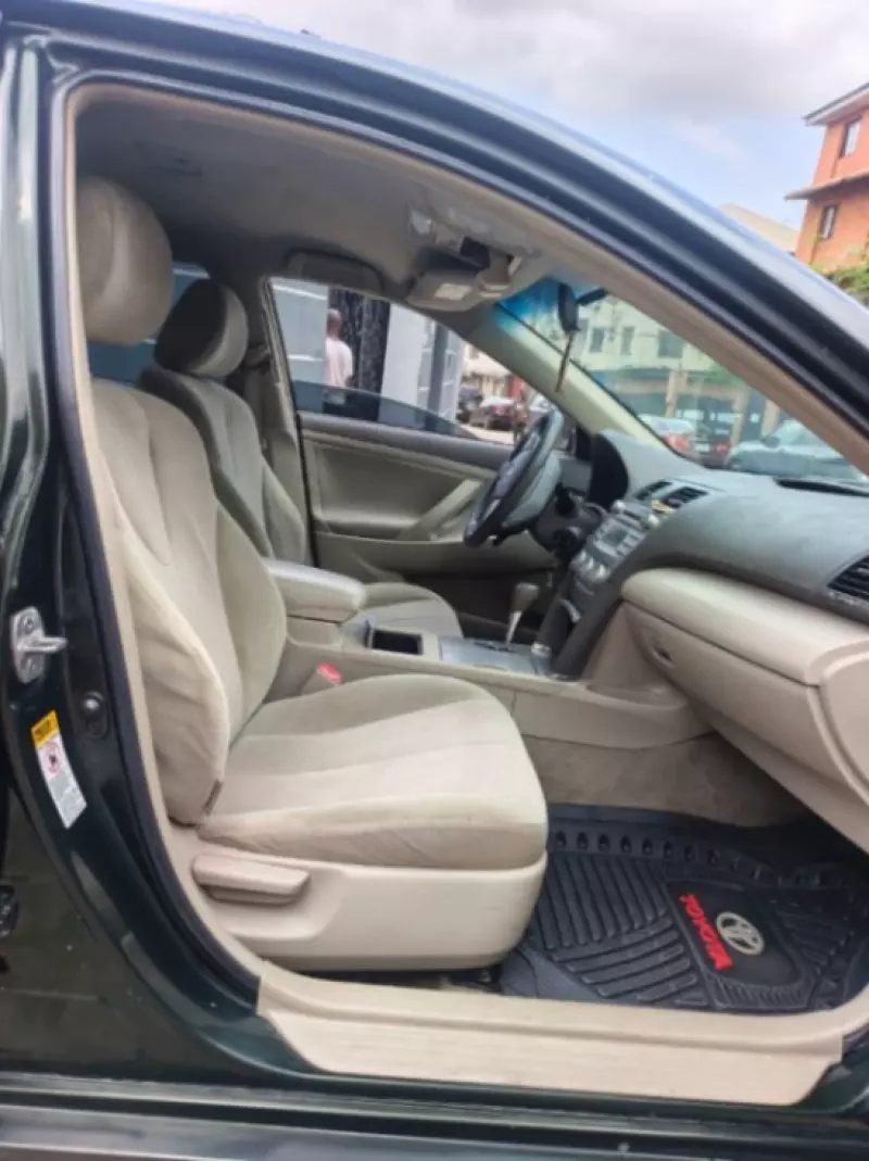 TOYOTA Camry   - 2010
