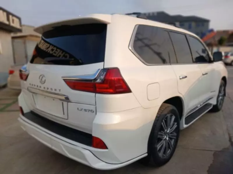 Lexus LX 570   - 2017