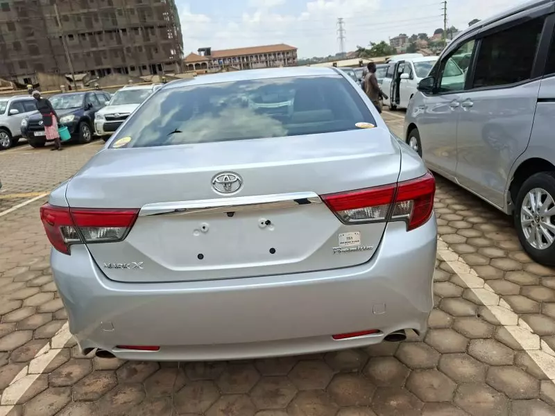 Toyota Mark X   - 2012