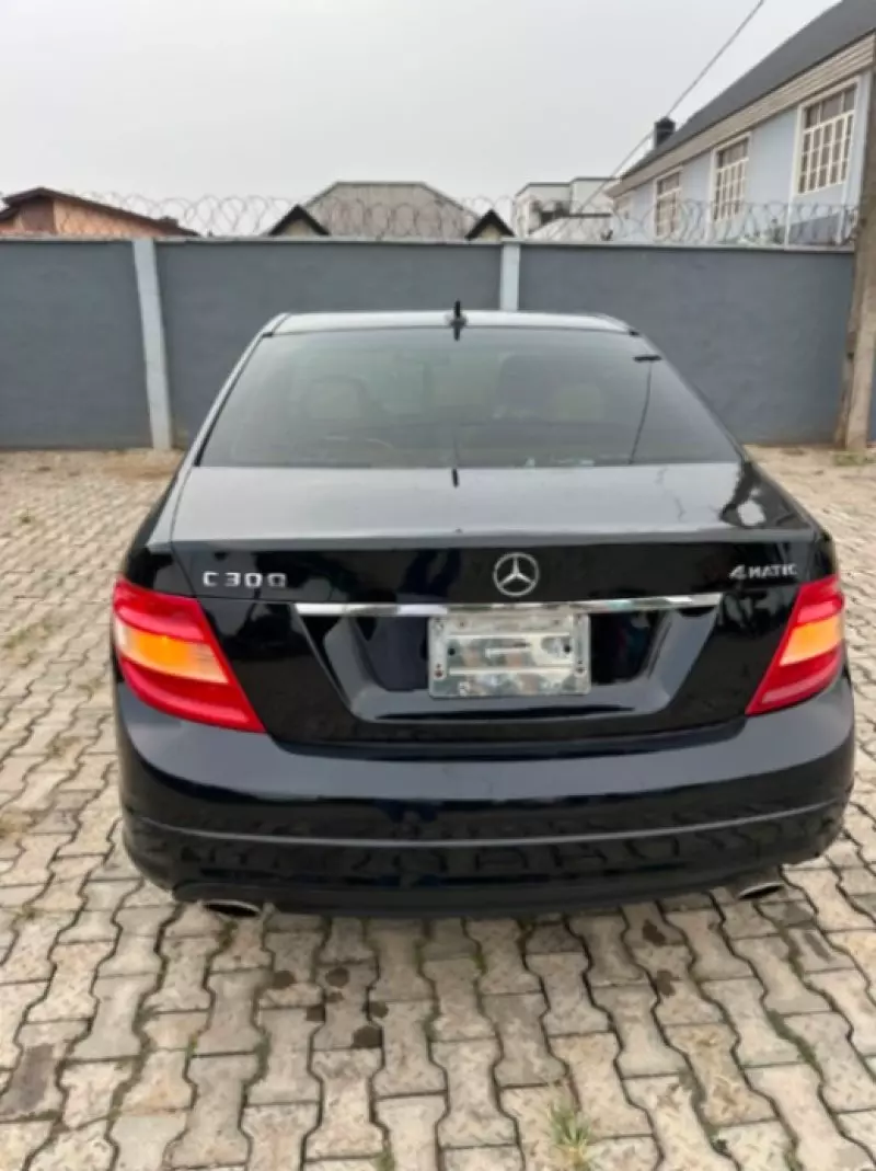 Mercedes-Benz C-Class   - 2011