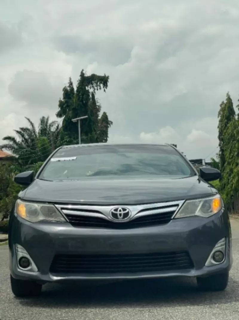 TOYOTA Camry - 2012