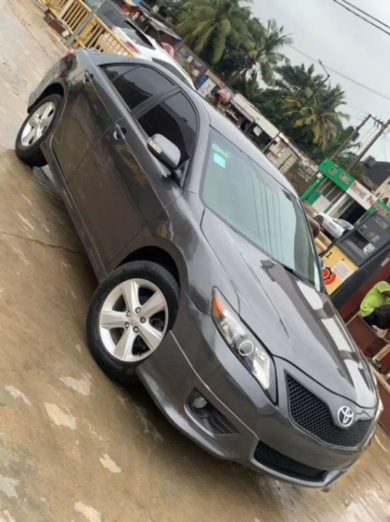 Toyota Camry   - 2010