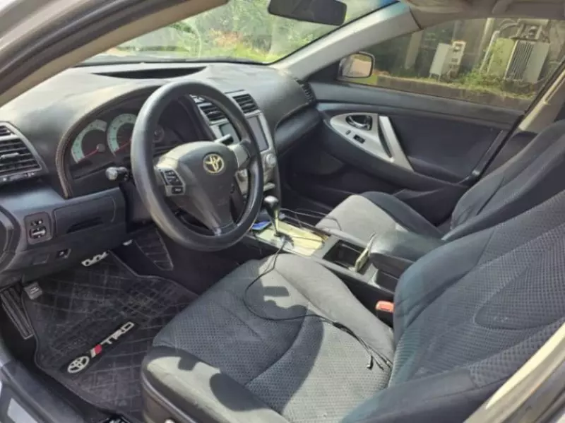 Toyota Camry   - 2010