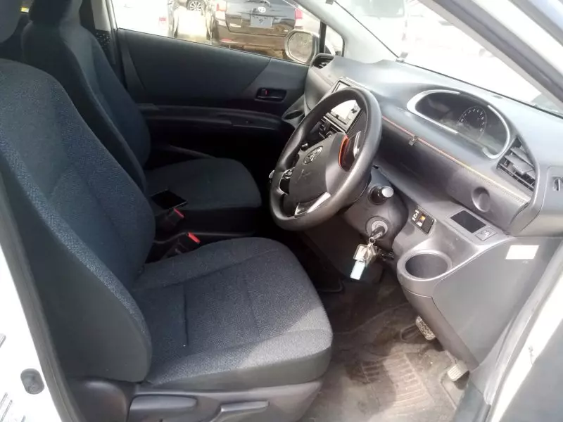 Toyota Sienta   - 2016
