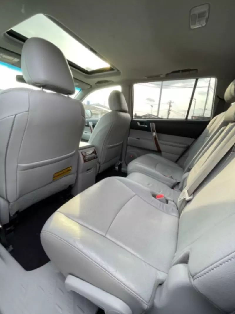 Toyota Highlander   - 2011