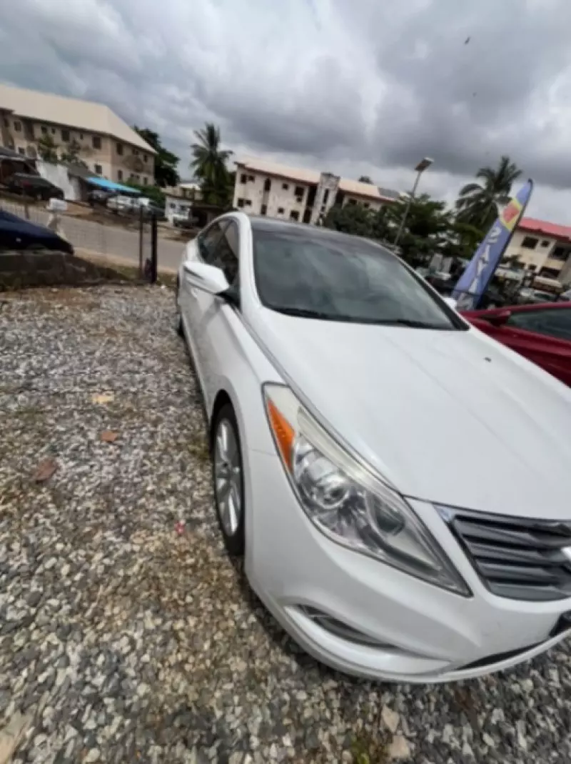 Hyundai Azera   - 2012