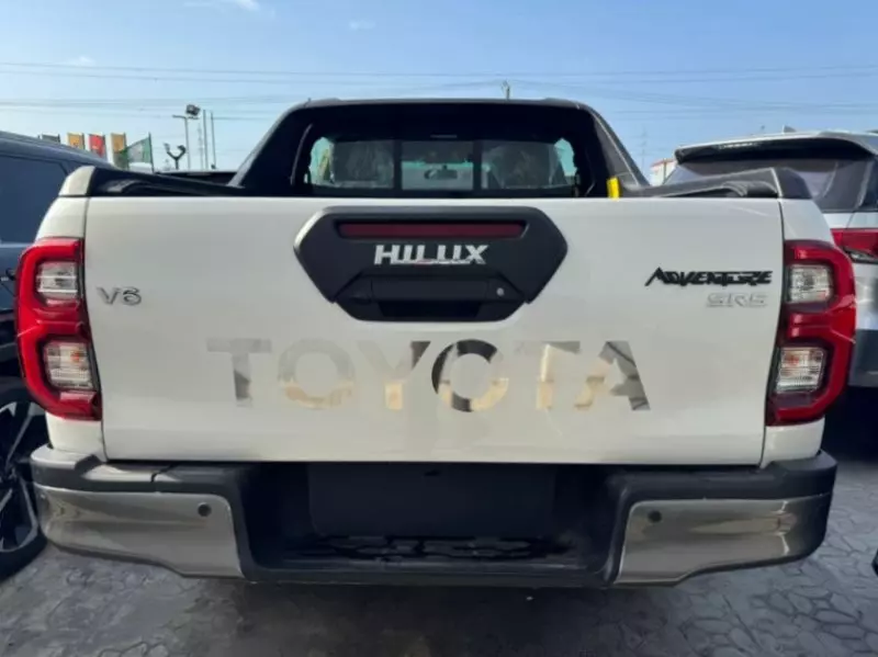 Toyota Hilux   - 2025