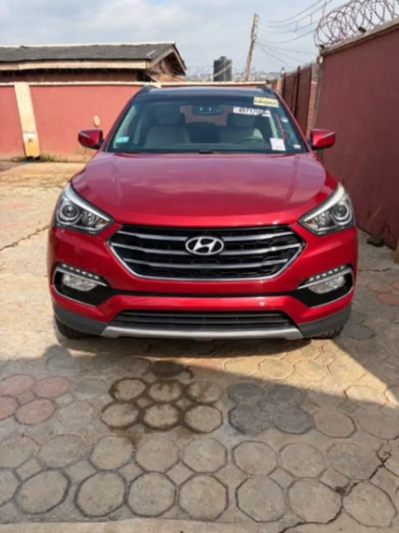 Hyundai Santa Fe   - 2017