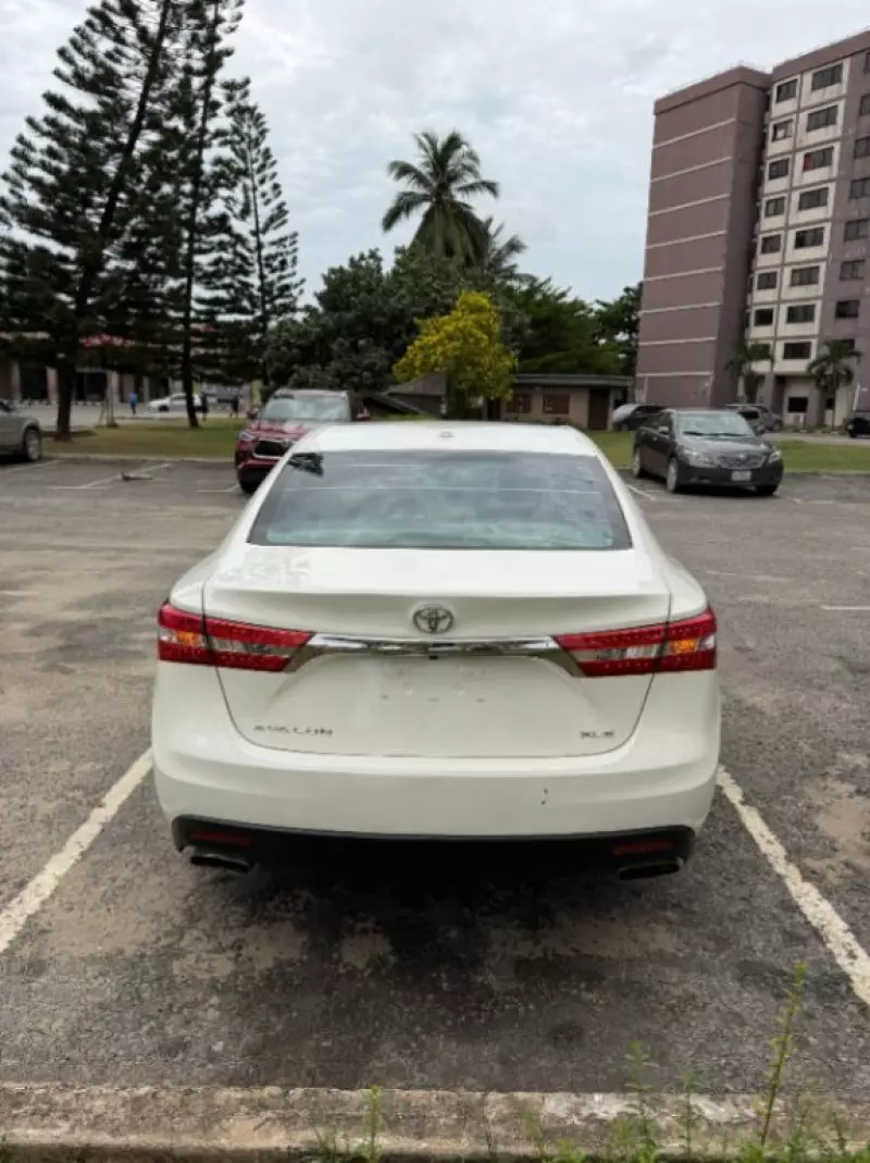 Toyota Avalon   - 2015