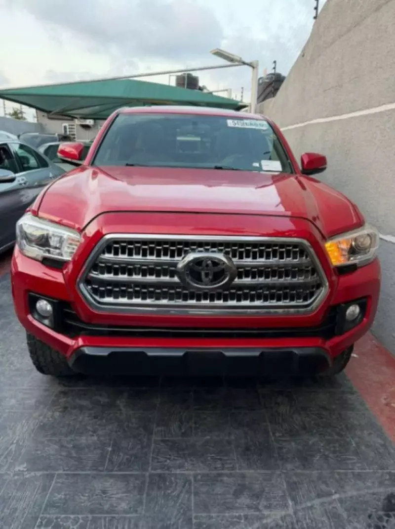TOYOTA Tacoma   - 2017