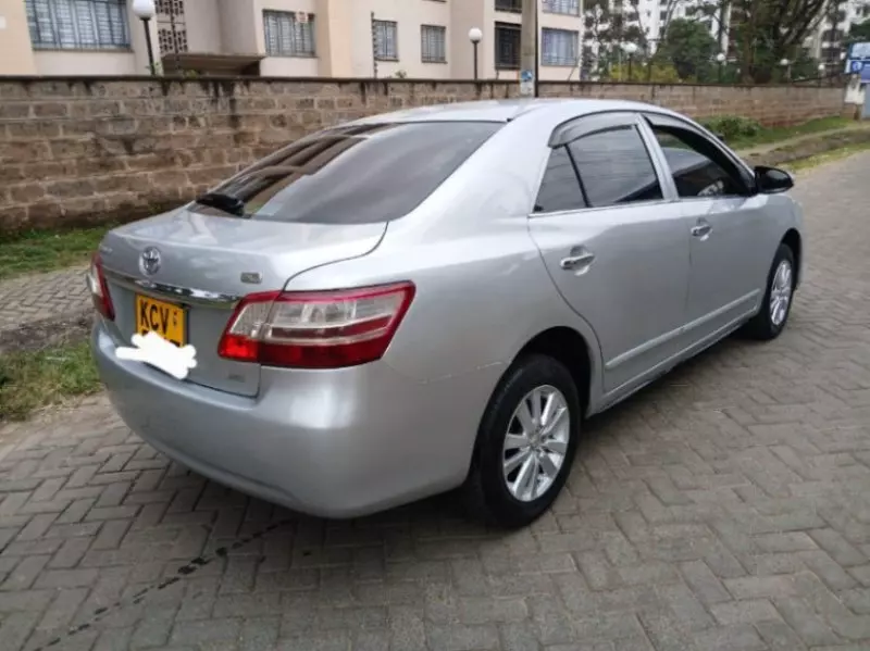 TOYOTA Premio - 2013