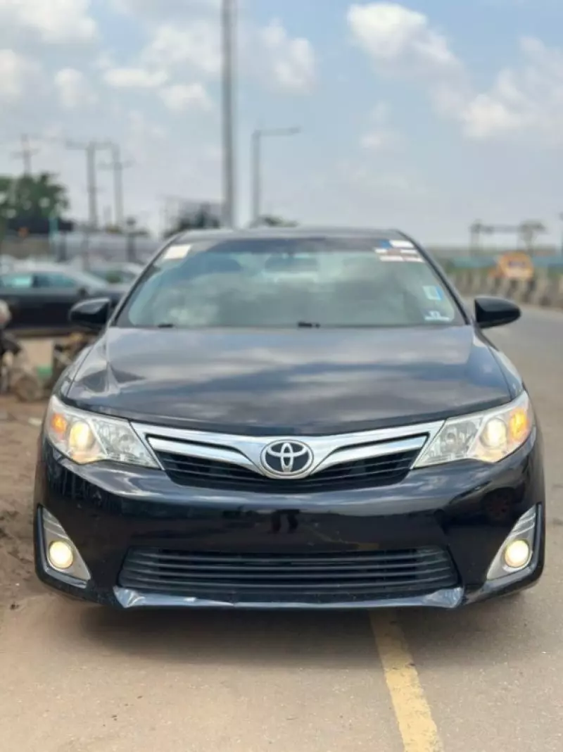 Toyota Camry   - 2013