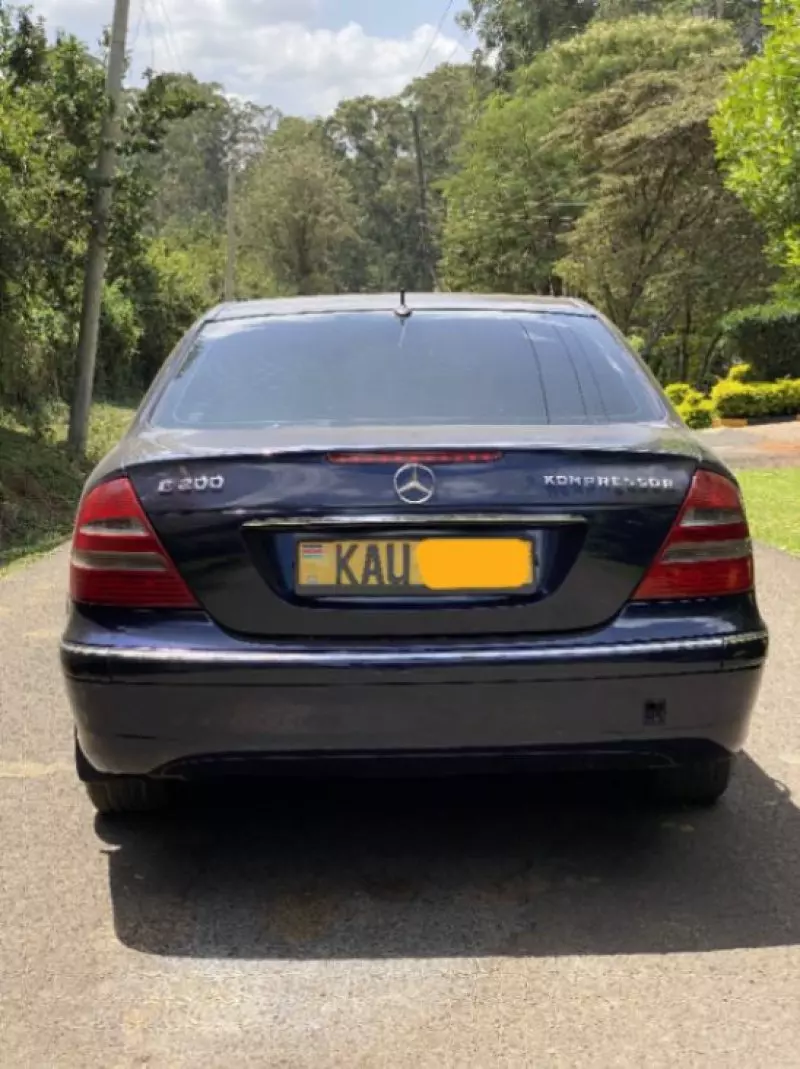 Mercedes-Benz E 200   - 2005