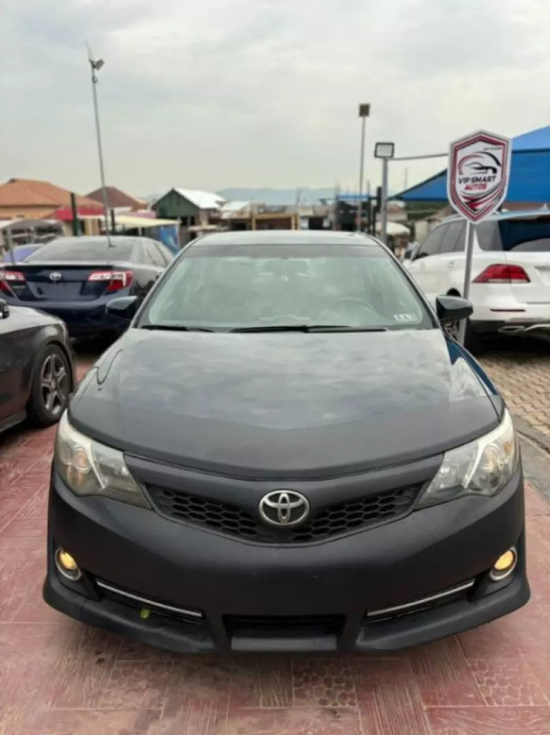 TOYOTA Camry - 2012