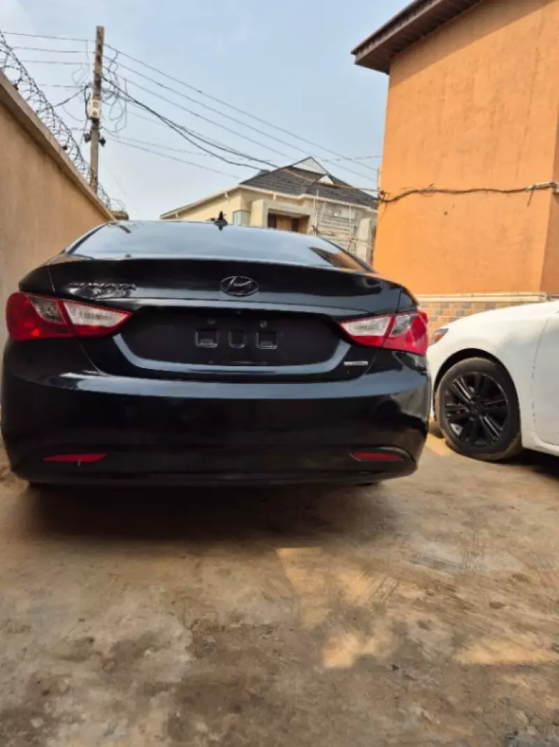 Hyundai Sonata   - 2013