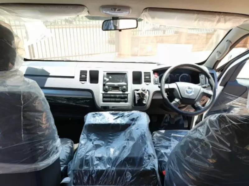 TOYOTA Hiace - 2013