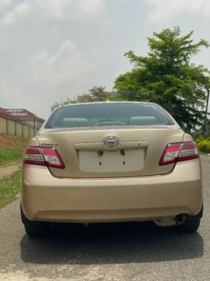 Toyota Camry - 2010