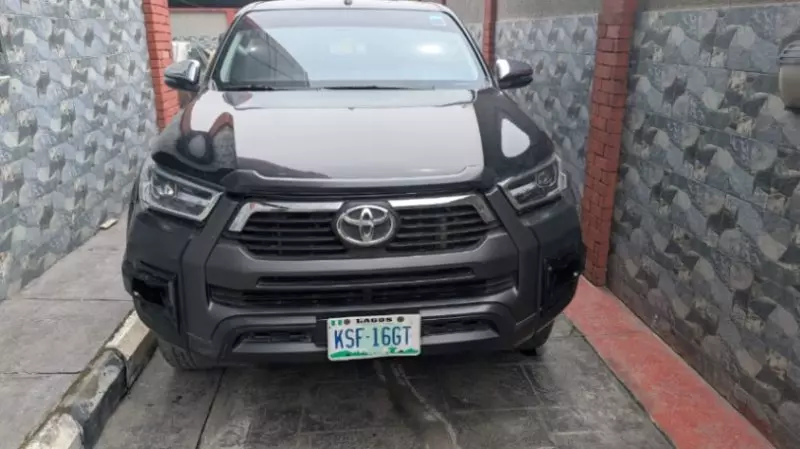Toyota Hilux   - 2020