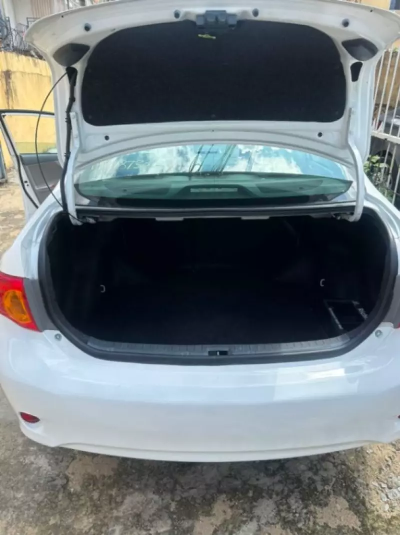 TOYOTA Corolla - 2010
