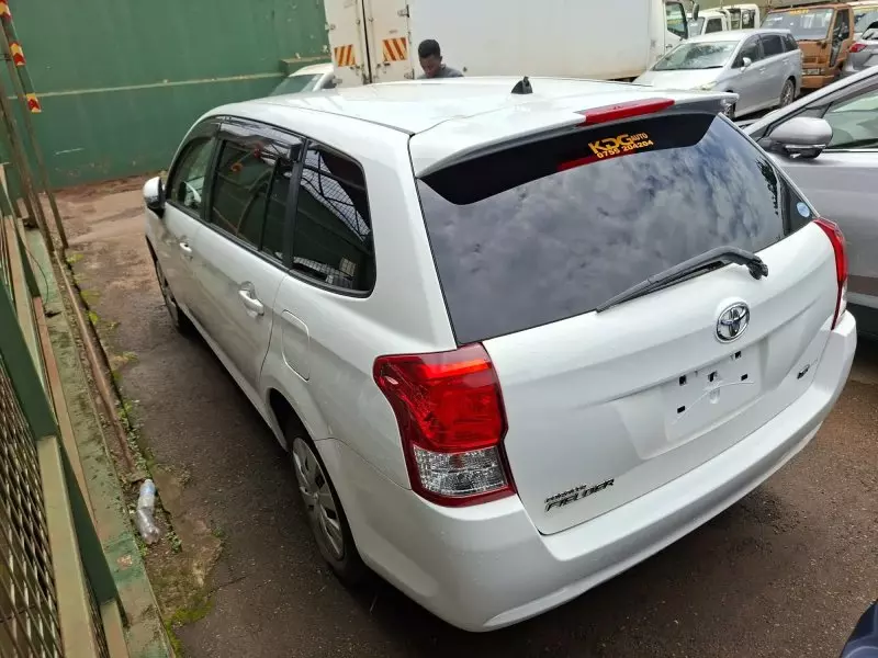 Toyota Fielder    - 2013