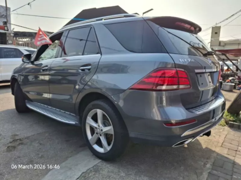 Mercedes-Benz GLE-Class   - 2016