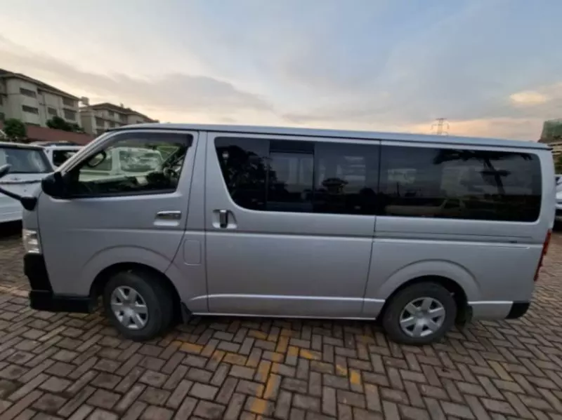 Toyota Hilux   - 2013