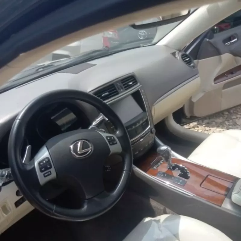 Lexus IS   - 2011