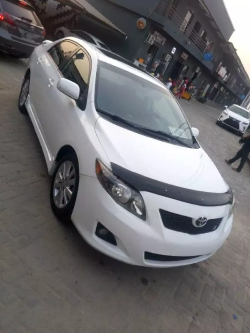TOYOTA Corolla   - 2010