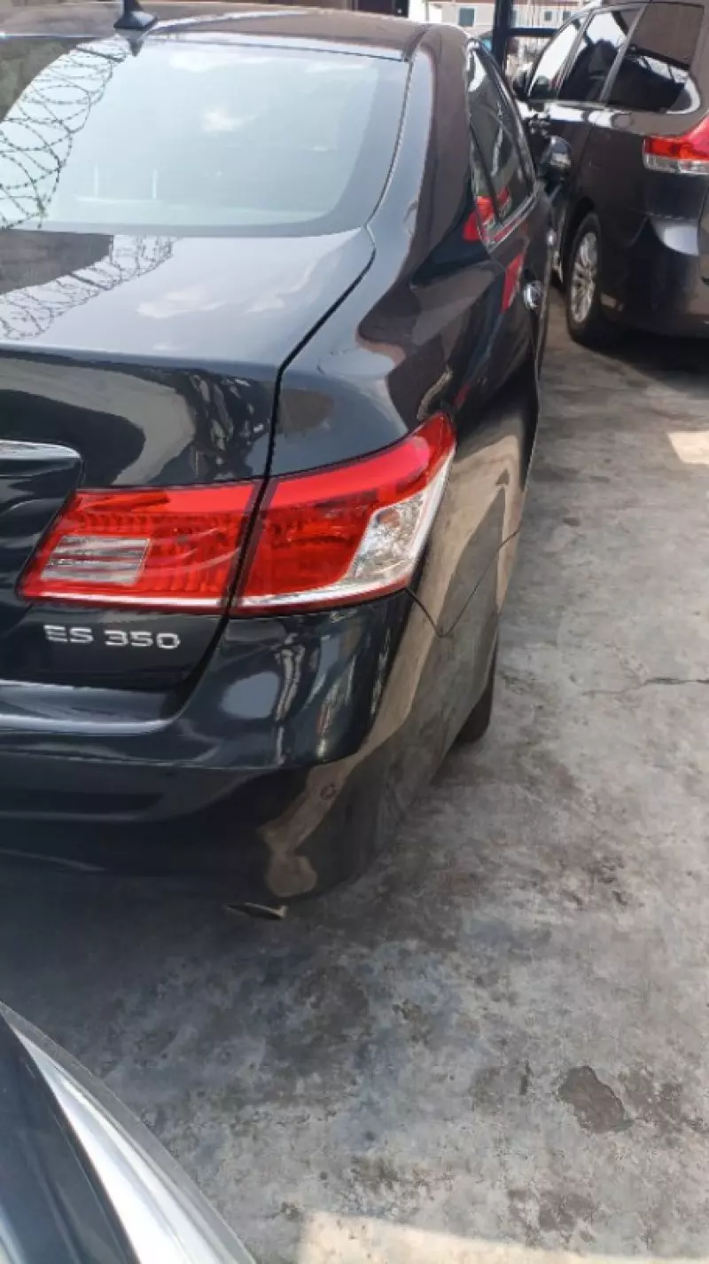Lexus ES 350   - 2010