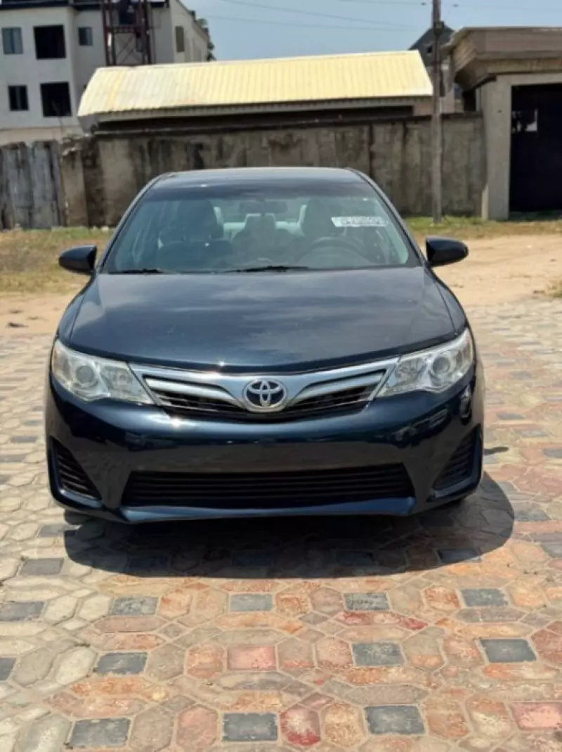 Toyota Camry   - 2013