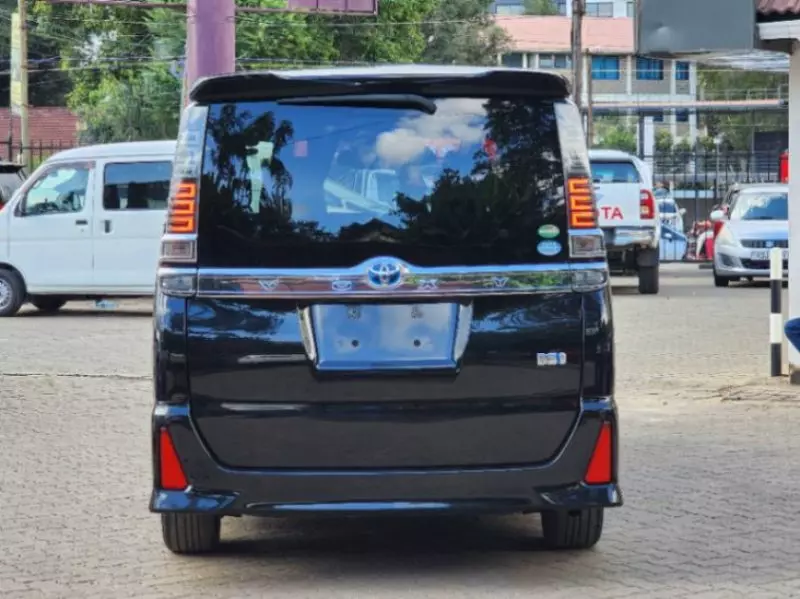 Toyota Voxy    - 2018