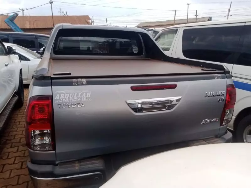 Toyota Hilux   - 2019