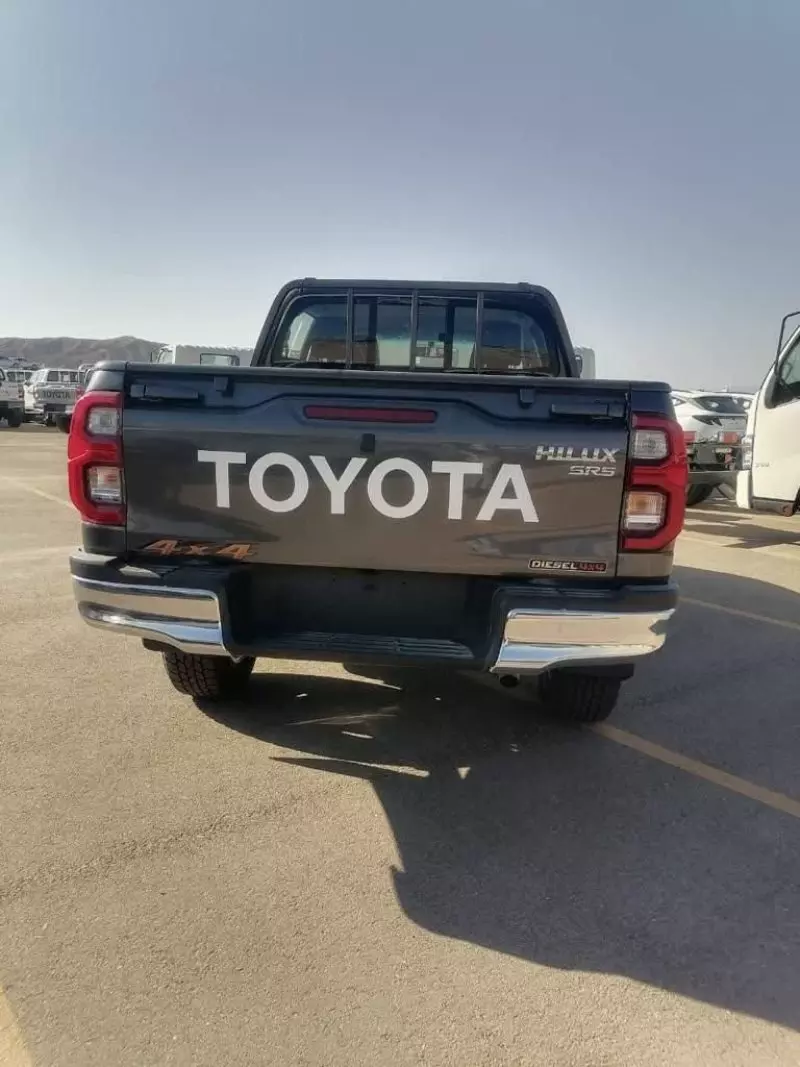 Toyota Hilux   - 2025