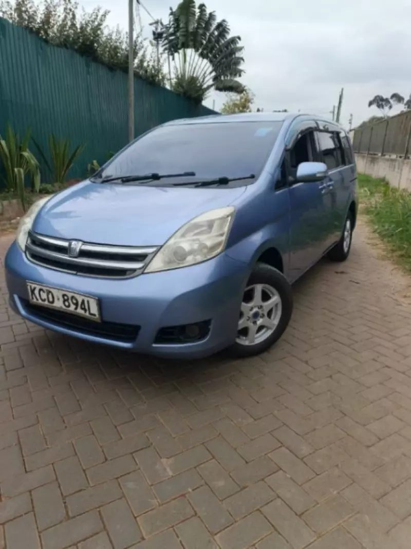 TOYOTA Isis    - 2007