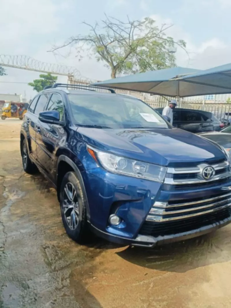 Toyota Highlander   - 2016
