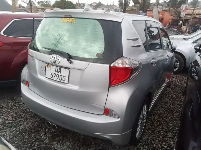 Toyota Ractis   - 2011