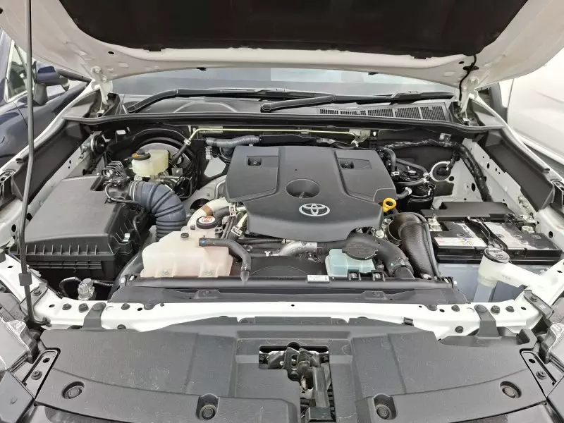 Toyota Hilux Revo    - 2025
