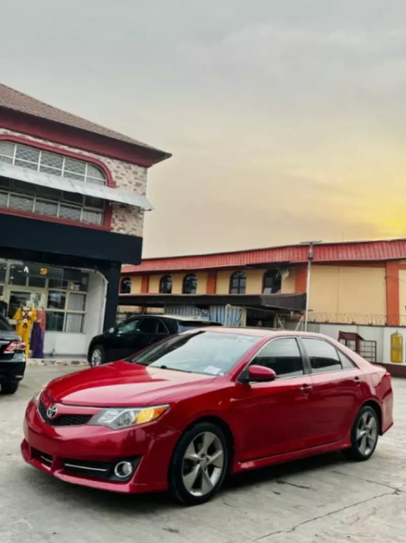 Toyota Camry   - 2012