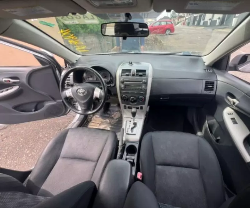 TOYOTA Corolla   - 2010