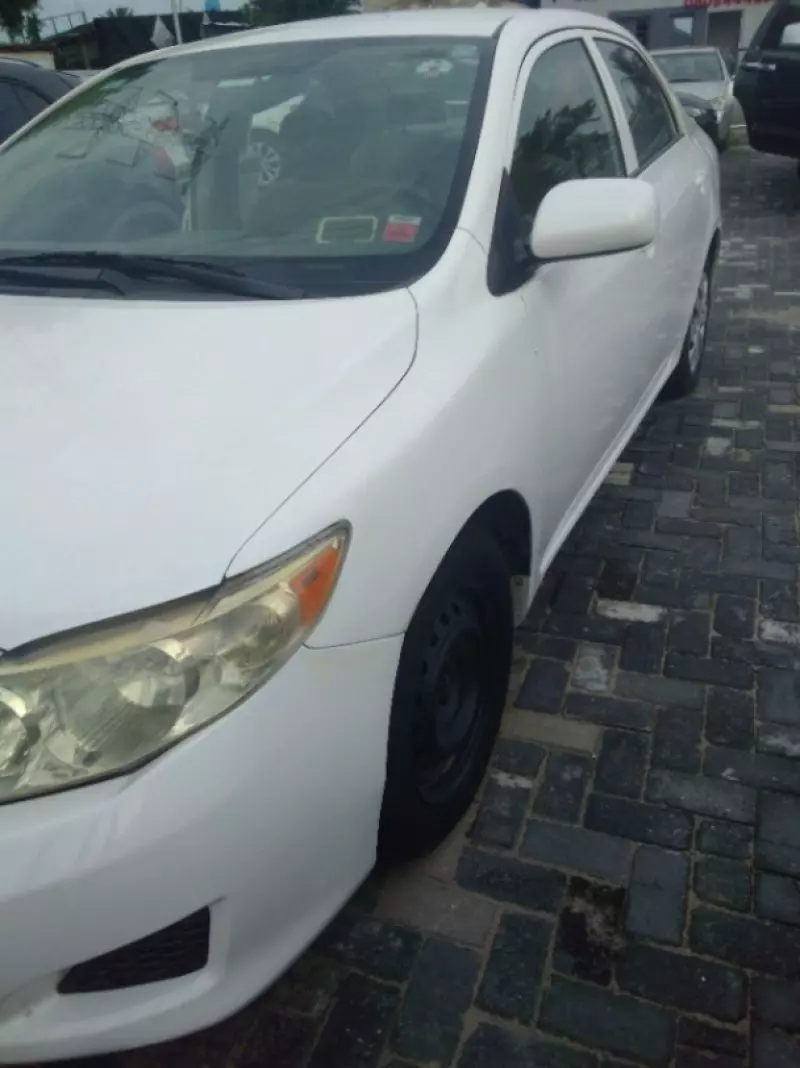 Toyota Corolla   - 2009