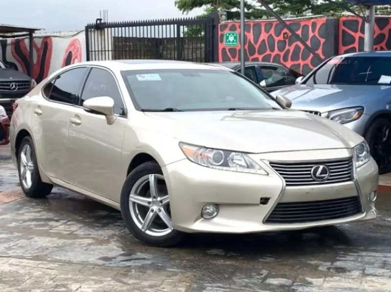 Lexus ES   - 2013