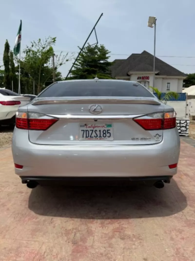 Lexus ES   - 2014