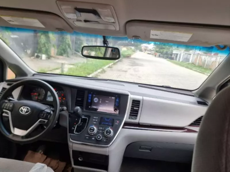Toyota Sienna   - 2015